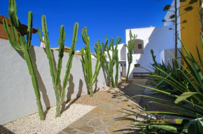 Гостиница Hostal Doña Lola Marina  Захара Де Лос Атунес